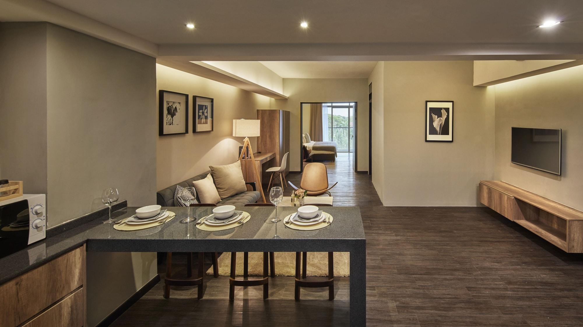Hotel Tropics Eight Suites George Town