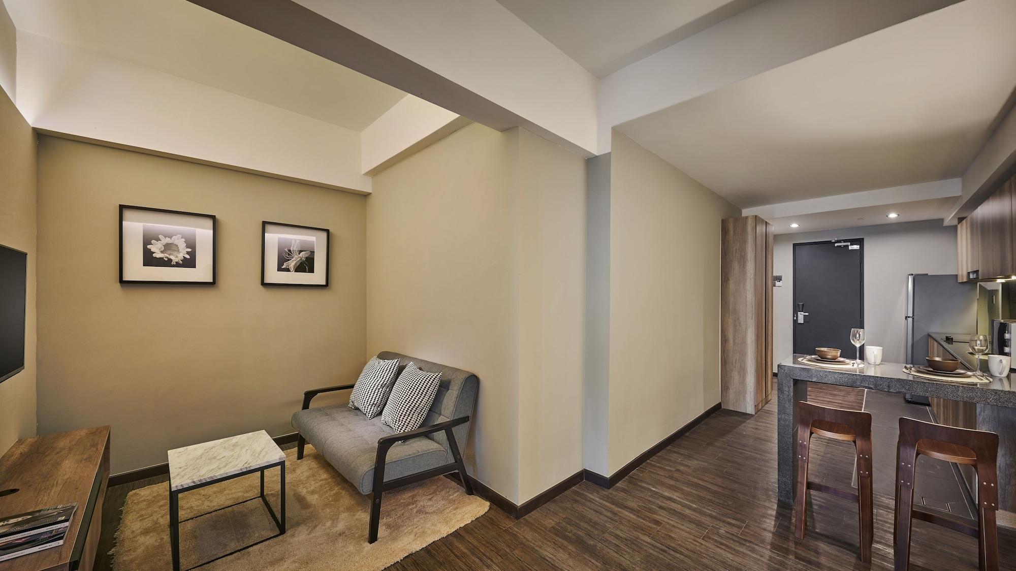 Hotel Tropics Eight Suites George Town