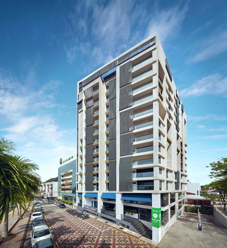 Tropics Eight Suites George Town