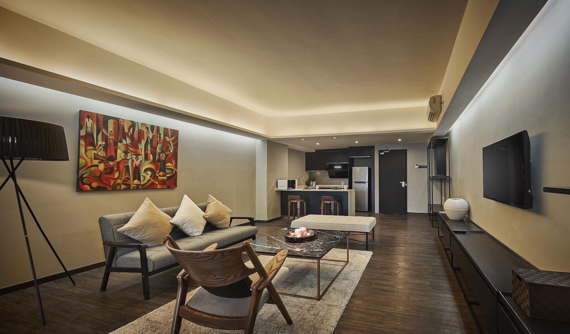 Tropics Eight Suites Hotel George Town