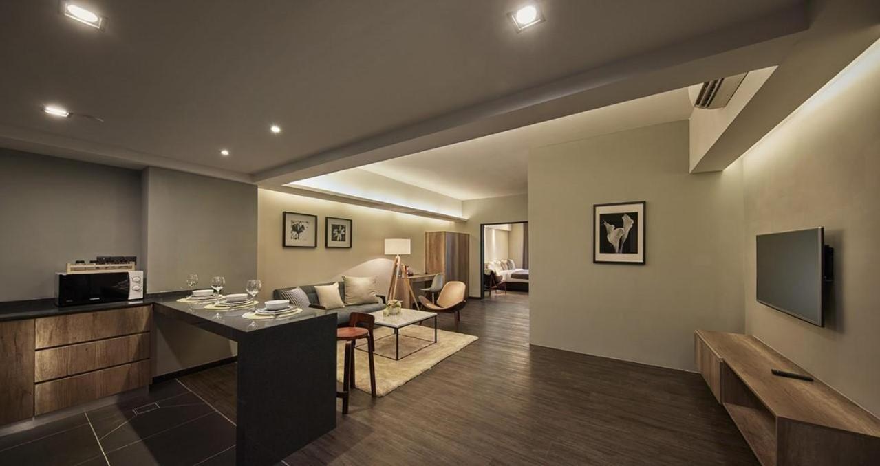 Tropics Eight Suites 3*