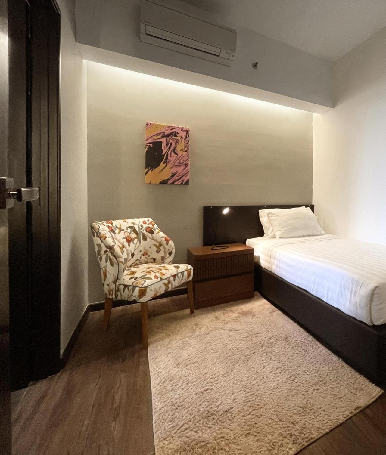 Tropics Eight Suites 3*