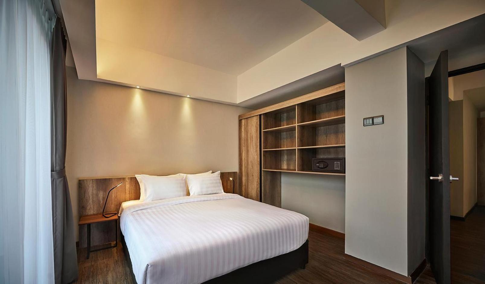 Tropics Eight Suites Hotel