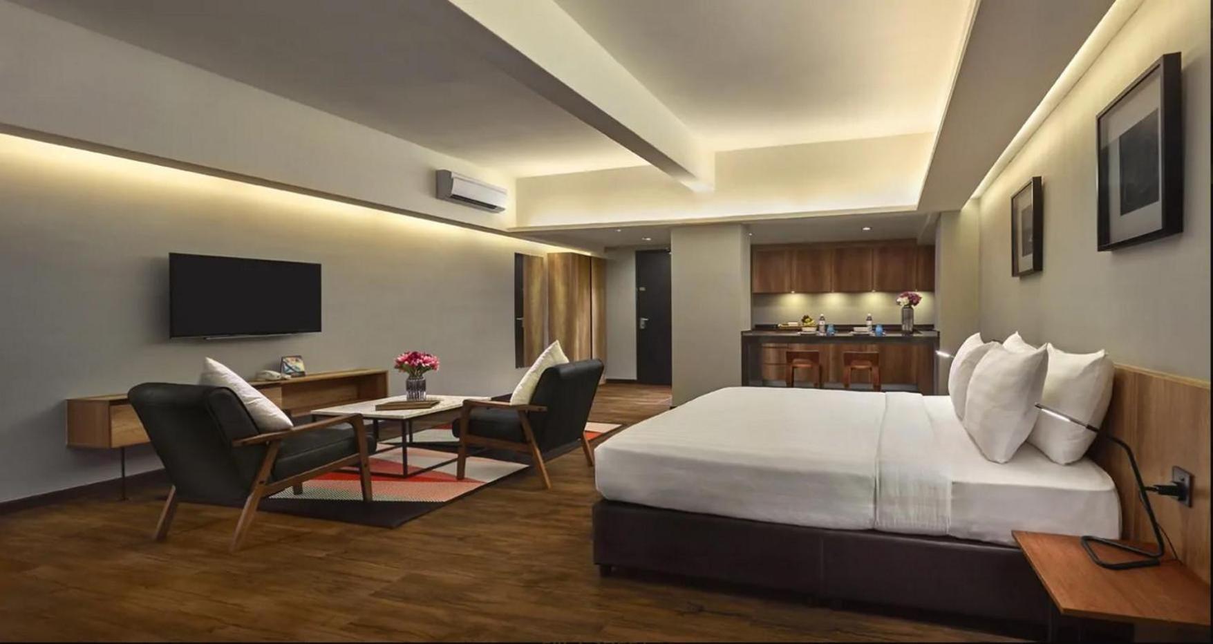 Hotel Tropics Eight Suites
