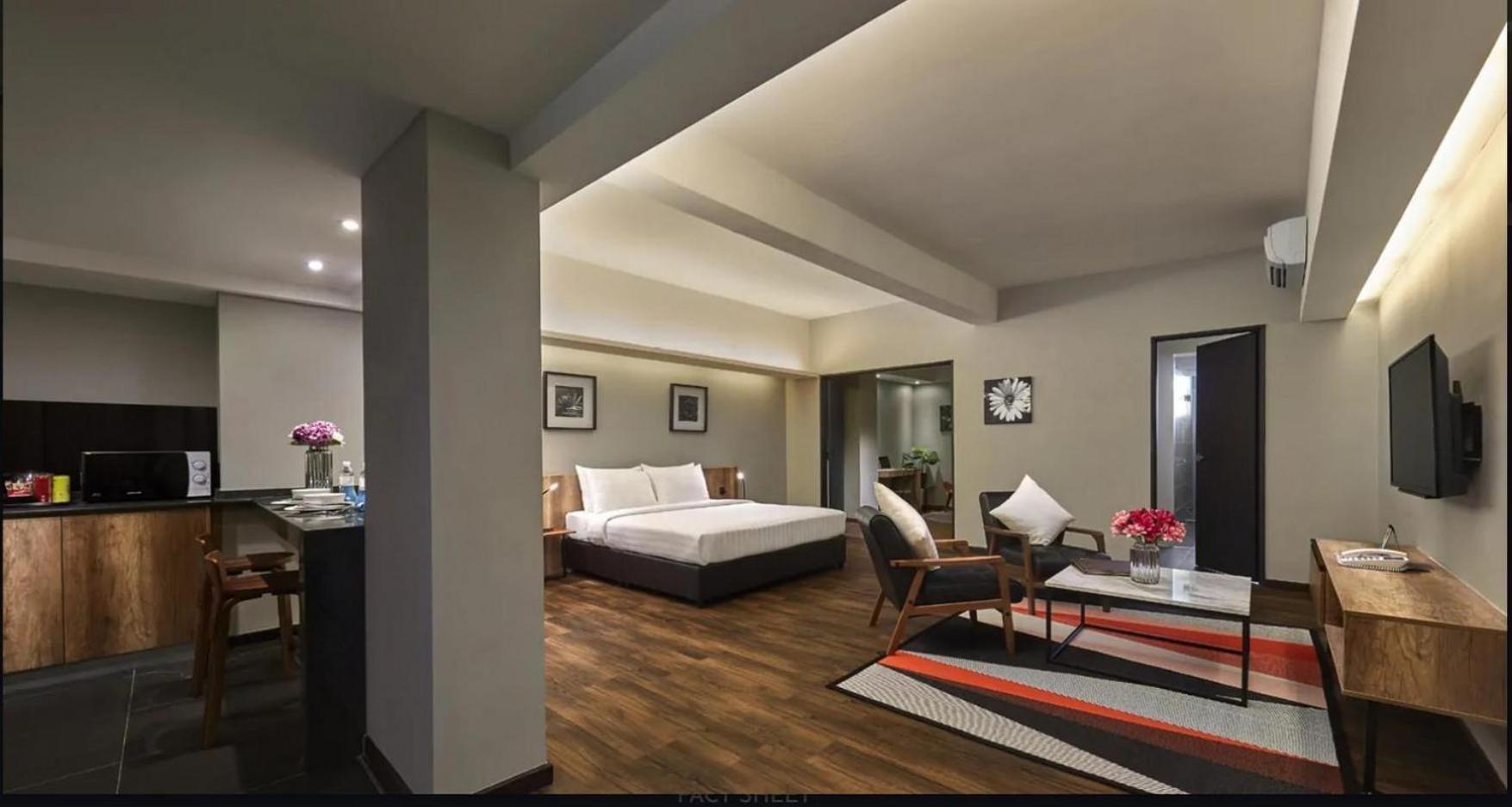 Tropics Eight Suites Hotel George Town