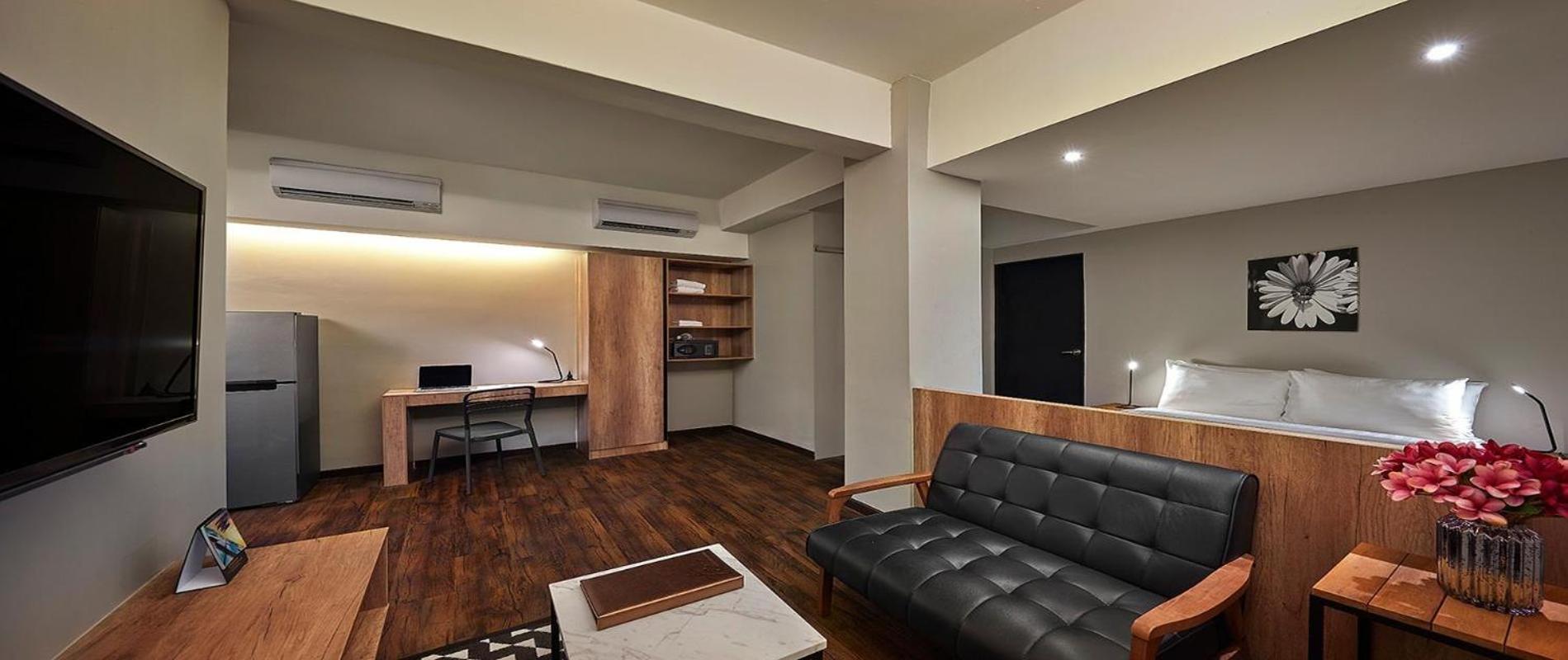 Tropics Eight Suites 3* George Town